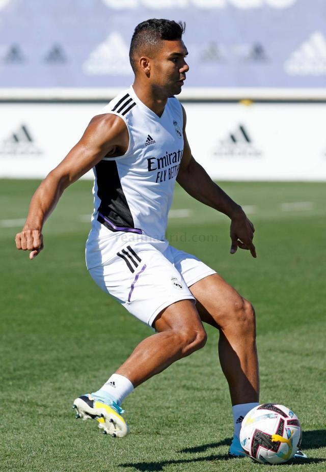 别欧冠霸主扶贫凌乱豪门，卡塞米罗考虑加盟曼联？